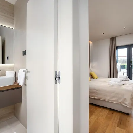 Luxurioese Mit Pool Und Whirlpool In Porec
