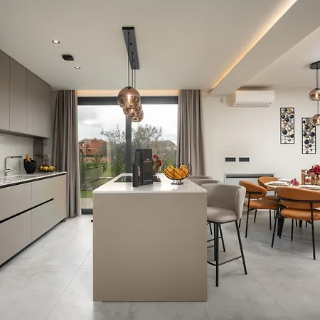 Holiday home Luxurioese Mit Pool Und Whirlpool In