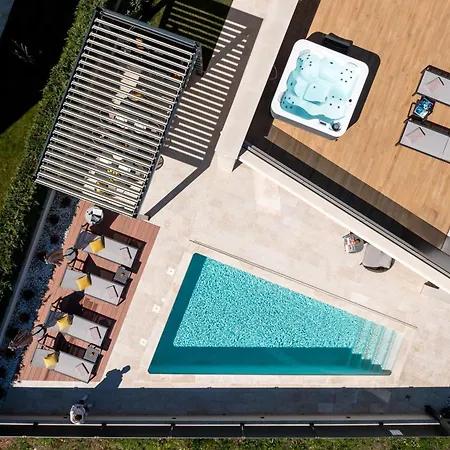 Luxurioese Mit Pool Und Whirlpool In Porec