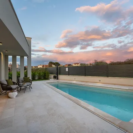 Holiday home Luxurioese Mit Pool Und Whirlpool In *