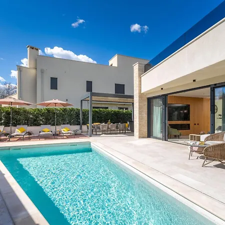 Holiday home Luxurioese Mit Pool Und Whirlpool In *
