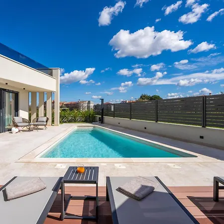 Luxurioese Mit Pool Und Whirlpool In Porec