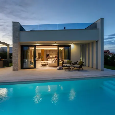 Luxurioese Mit Pool Und Whirlpool In Holiday home
