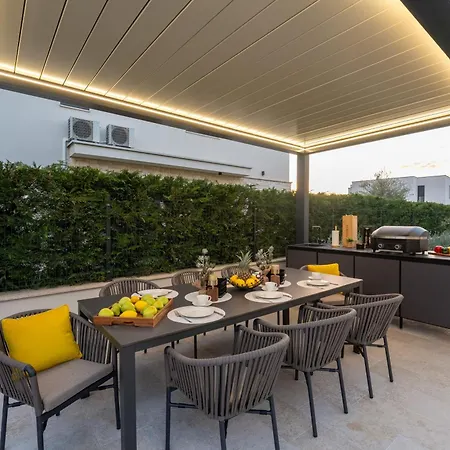 Holiday home Luxurioese Mit Pool Und Whirlpool In